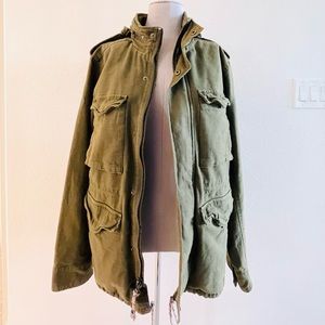 New authentic lucky brand jacket, with removable warm lining. Size small man’s.